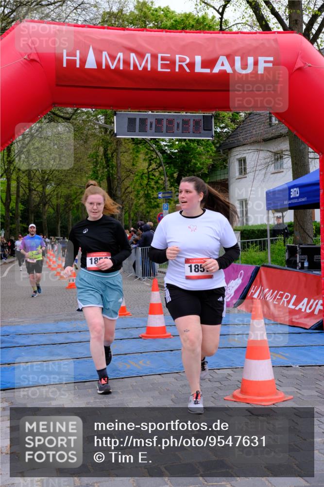 19.04.2026 - Hammer Lauf Tim E. http://msf.ph/oto/9547631 19.04.2026 12:49:38 Ziel 800, 1856, 1857 meine-sportfotos.de