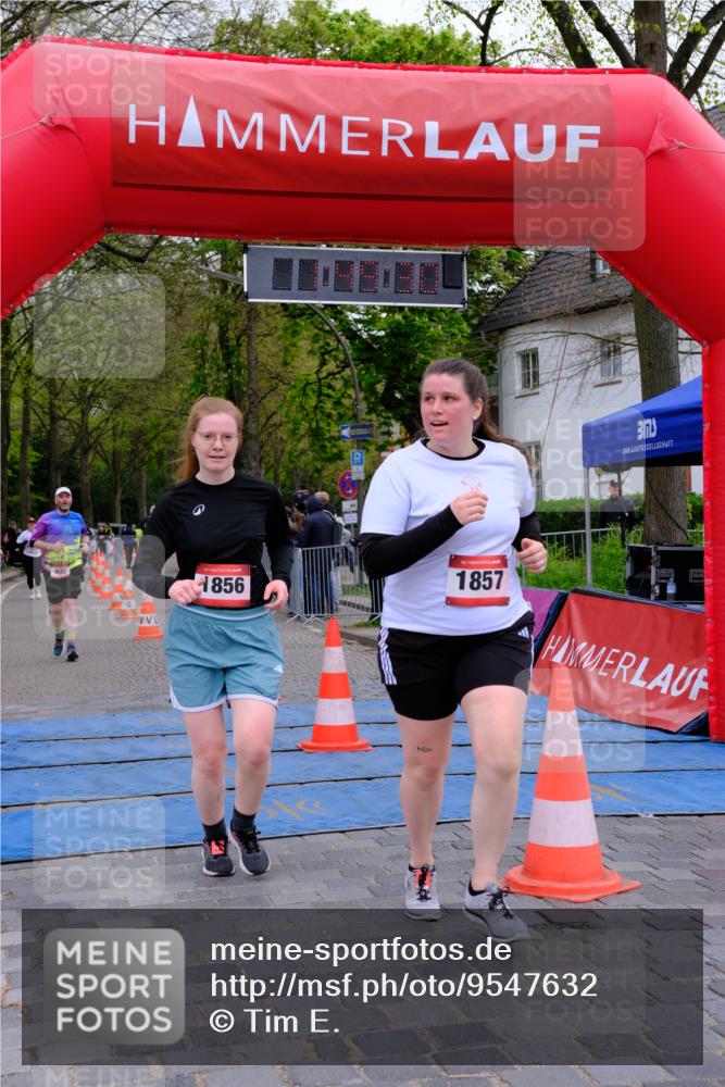 19.04.2026 - Hammer Lauf Tim E. http://msf.ph/oto/9547632 19.04.2026 12:49:38 Ziel 800, 1856, 1857 meine-sportfotos.de