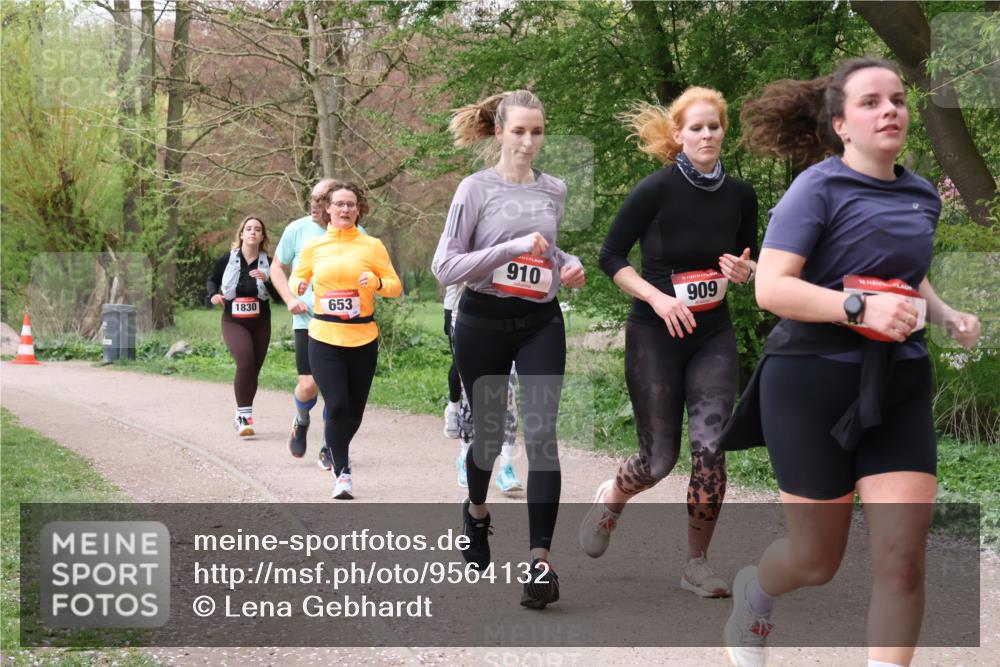 19.04.2026 - Hammer Lauf Lena Gebhardt http://msf.ph/oto/9564132 19.04.2026 10:16:43 Laufen 1830, 653, 910, 909, 16 meine-sportfotos.de