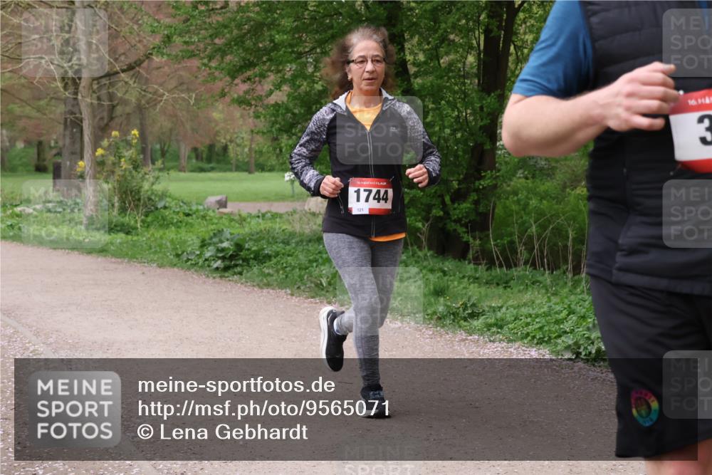 19.04.2026 - Hammer Lauf Lena Gebhardt http://msf.ph/oto/9565071 19.04.2026 10:42:31 Laufen 16, 1744, 121, 210, 16, 3 meine-sportfotos.de