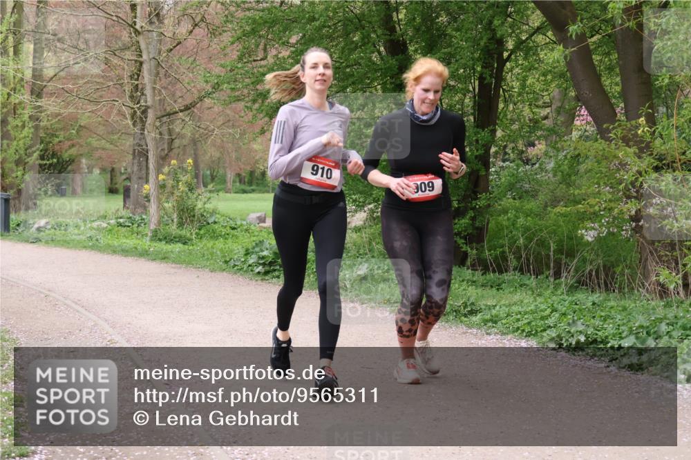 19.04.2026 - Hammer Lauf Lena Gebhardt http://msf.ph/oto/9565311 19.04.2026 10:48:46 Laufen 16, 910, 909 meine-sportfotos.de