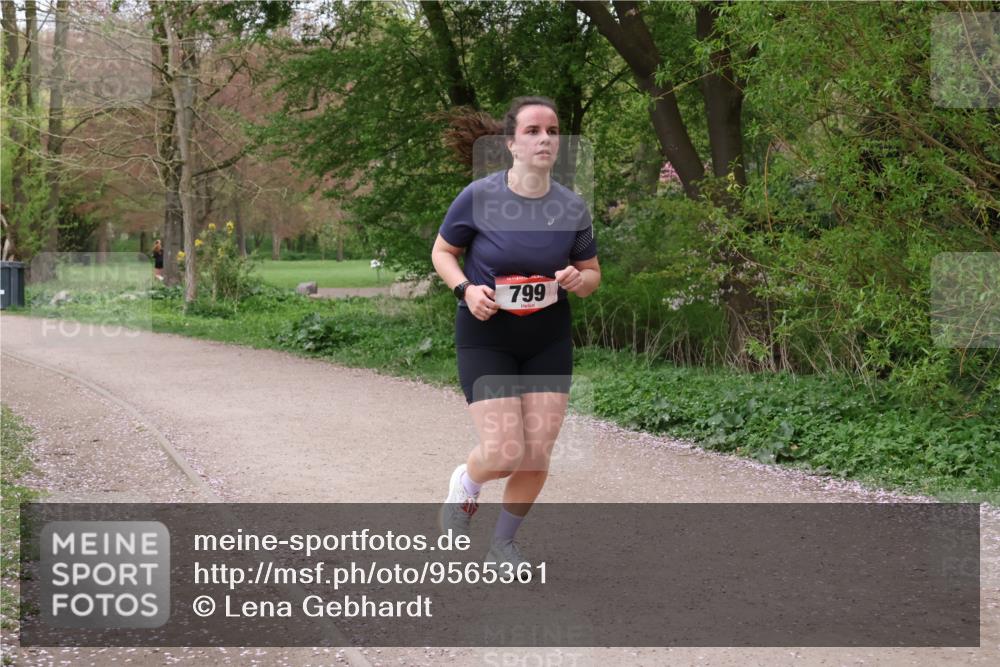 19.04.2026 - Hammer Lauf Lena Gebhardt http://msf.ph/oto/9565361 19.04.2026 10:49:59 Laufen 16, 799 meine-sportfotos.de