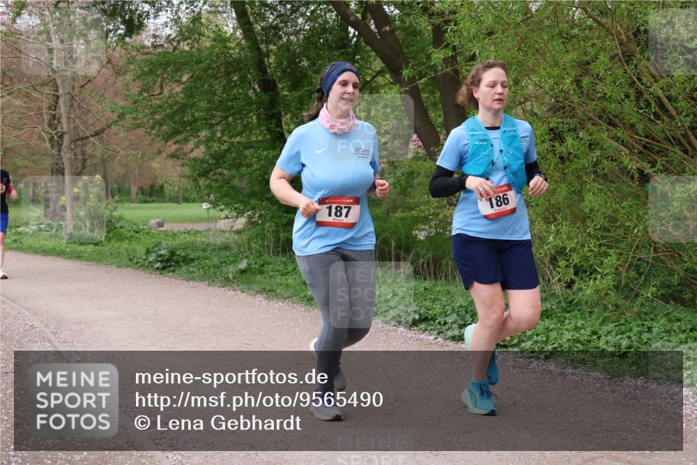 19.04.2026 - Hammer Lauf Lena Gebhardt http://msf.ph/oto/9565490 19.04.2026 10:53:52 Laufen 16, 187, 186 meine-sportfotos.de