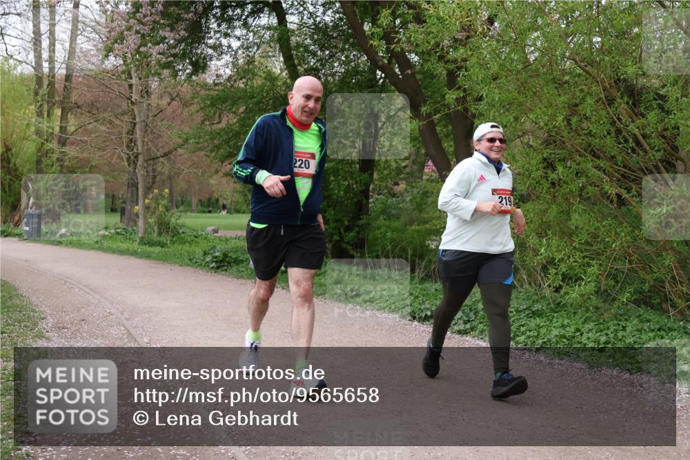 19.04.2026 - Hammer Lauf Lena Gebhardt http://msf.ph/oto/9565658 19.04.2026 11:02:25 Laufen 220, 219 meine-sportfotos.de