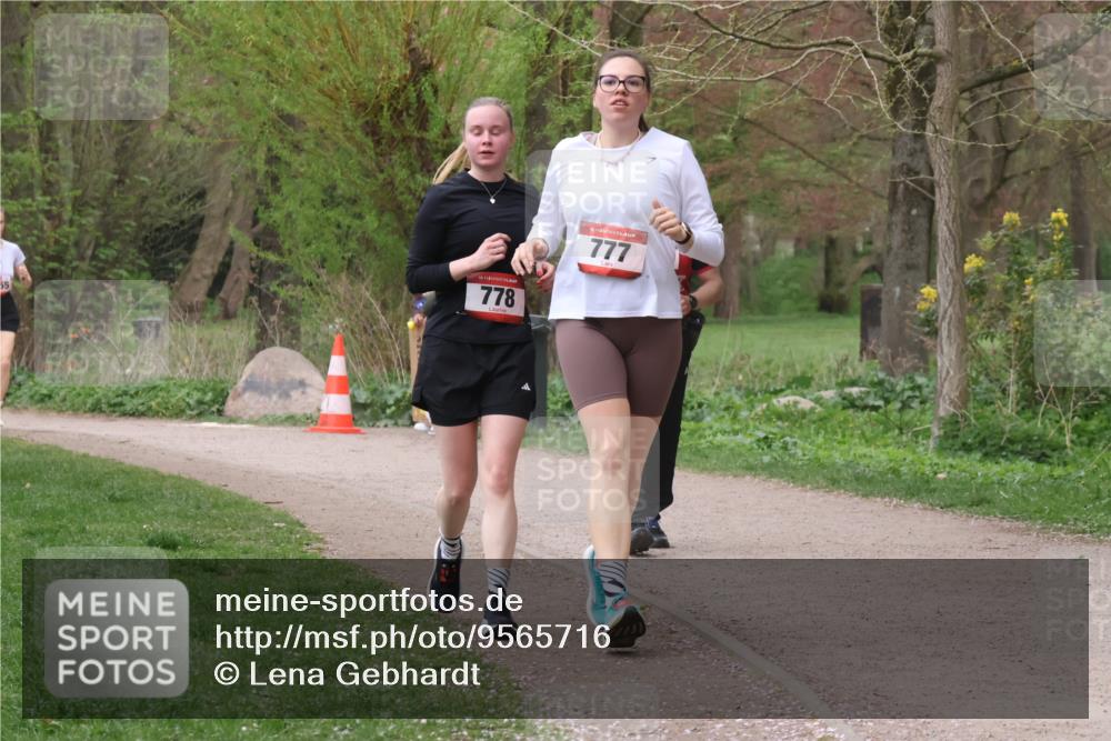 19.04.2026 - Hammer Lauf Lena Gebhardt http://msf.ph/oto/9565716 19.04.2026 11:03:59 Laufen 1677, 778, 16, 777 meine-sportfotos.de