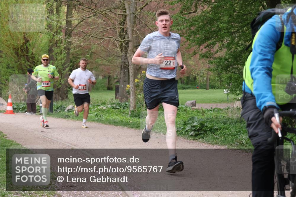 19.04.2026 - Hammer Lauf Lena Gebhardt http://msf.ph/oto/9565767 19.04.2026 11:04:33 Laufen 1841, 181, 221 meine-sportfotos.de