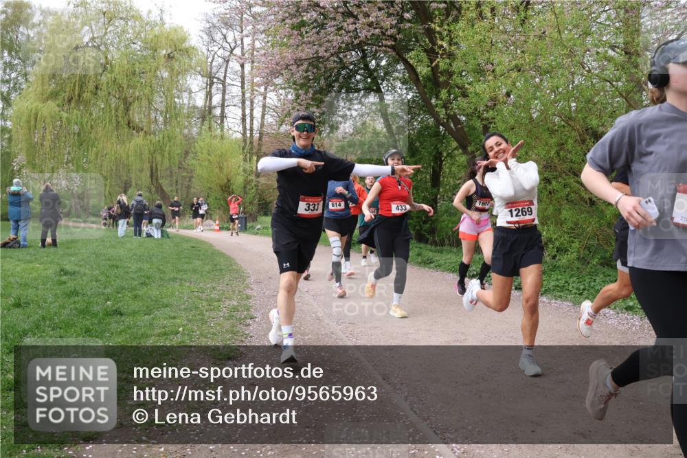 19.04.2026 - Hammer Lauf Lena Gebhardt http://msf.ph/oto/9565963 19.04.2026 11:06:13 Laufen 333, 614, 433, 1269, 218 meine-sportfotos.de