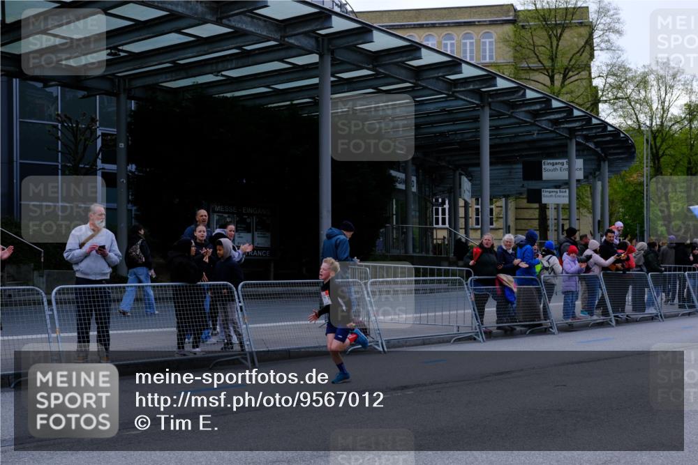 25.04.2026 - Das Zehntel Tim E. http://msf.ph/oto/9567012 25.04.2026 08:45:52 Ziel 4067 meine-sportfotos.de