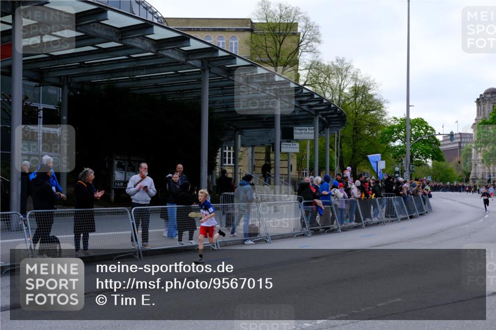 25.04.2026 - Das Zehntel Tim E. http://msf.ph/oto/9567015 25.04.2026 08:46:02 Ziel 4017 meine-sportfotos.de
