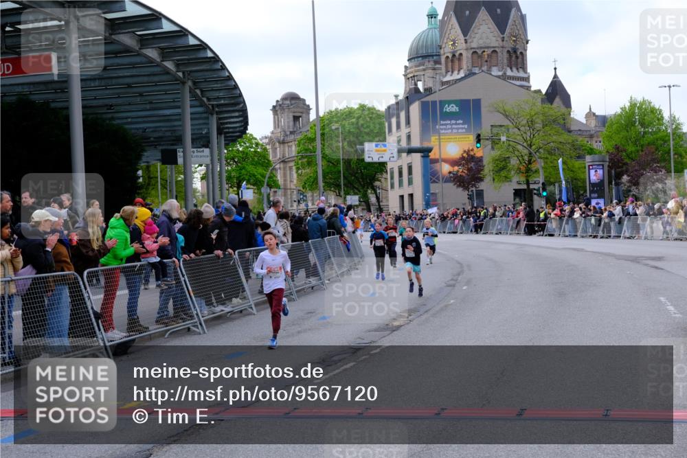 25.04.2026 - Das Zehntel Tim E. http://msf.ph/oto/9567120 25.04.2026 08:47:28 Ziel 1184, 1246, 2005, 2034, 2981, 3402, 4024 meine-sportfotos.de