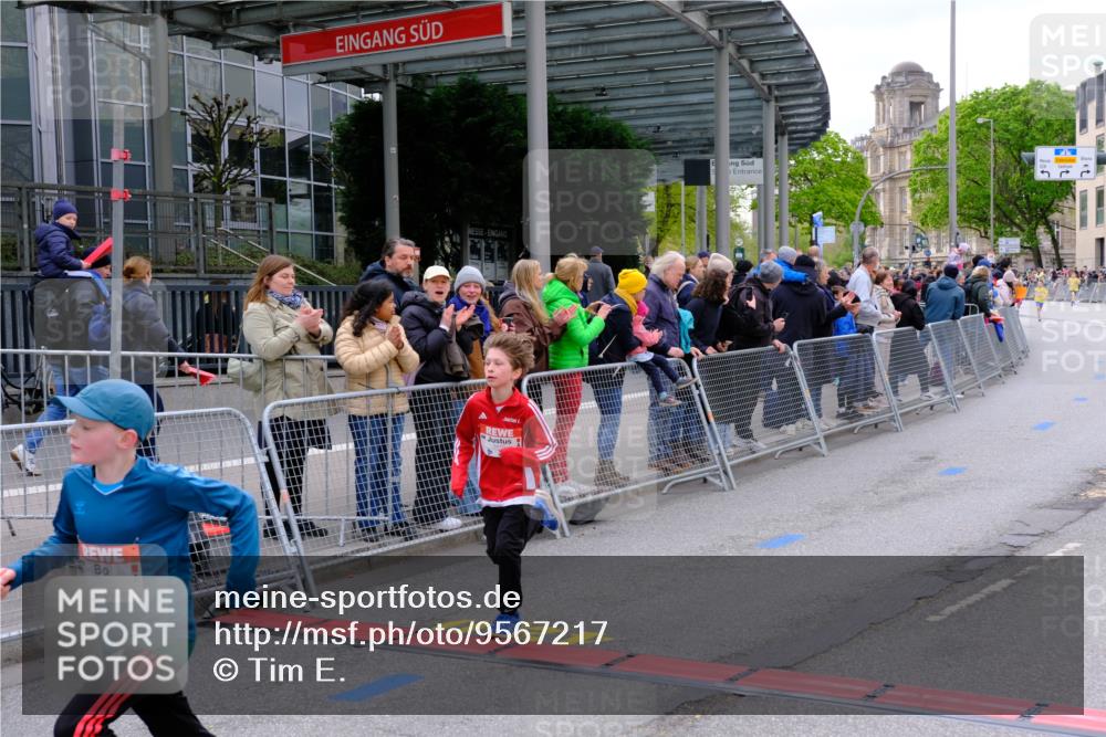 25.04.2026 - Das Zehntel Tim E. http://msf.ph/oto/9567217 25.04.2026 08:47:58 Ziel 2170, 3104, 3107, 3394, 3408, 3410, 3580 meine-sportfotos.de