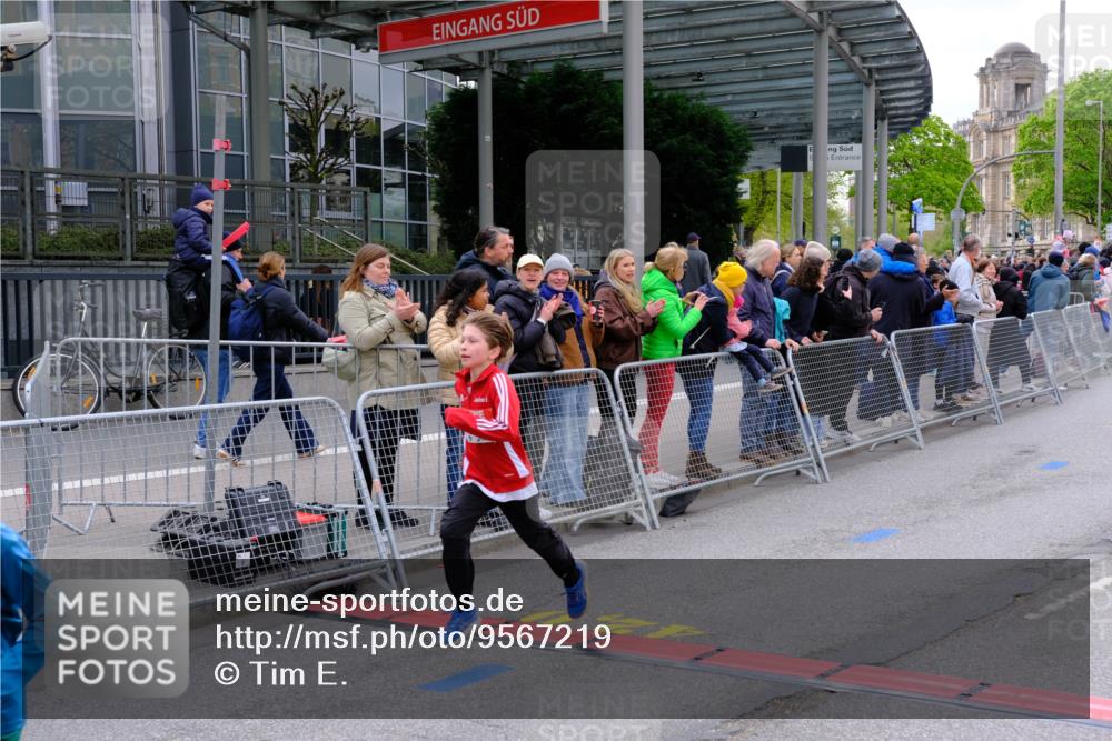 25.04.2026 - Das Zehntel Tim E. http://msf.ph/oto/9567219 25.04.2026 08:47:58 Ziel 2170, 3104, 3107, 3394, 3408, 3410, 3580 meine-sportfotos.de