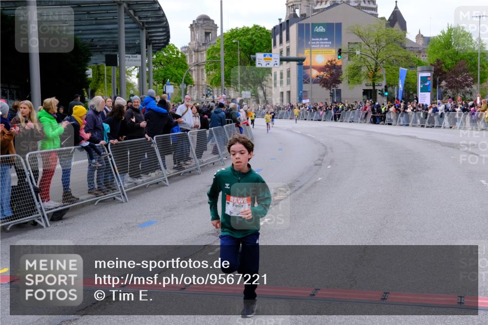 25.04.2026 - Das Zehntel Tim E. http://msf.ph/oto/9567221 25.04.2026 08:48:01 Ziel 3104, 3107, 3394, 3408, 3410, 3580 meine-sportfotos.de