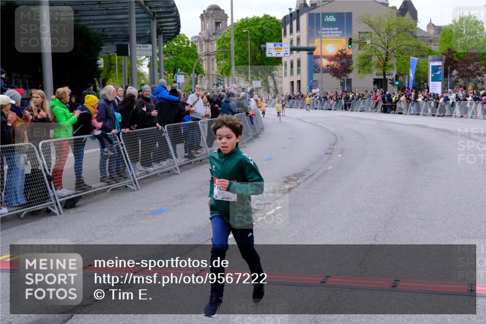 25.04.2026 - Das Zehntel Tim E. http://msf.ph/oto/9567222 25.04.2026 08:48:01 Ziel 3104, 3107, 3394, 3408, 3410, 3580 meine-sportfotos.de