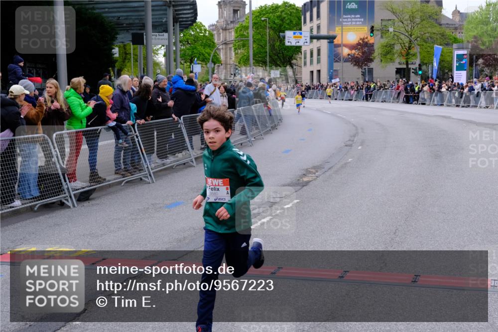 25.04.2026 - Das Zehntel Tim E. http://msf.ph/oto/9567223 25.04.2026 08:48:01 Ziel 3104, 3107, 3394, 3408, 3410, 3580 meine-sportfotos.de
