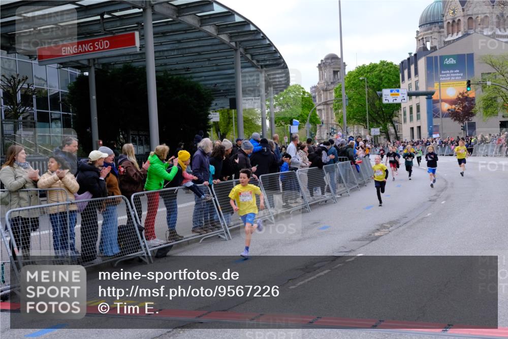 25.04.2026 - Das Zehntel Tim E. http://msf.ph/oto/9567226 25.04.2026 08:48:08 Ziel 1587, 2053, 2796, 2815, 3222, 3574, 3580 meine-sportfotos.de