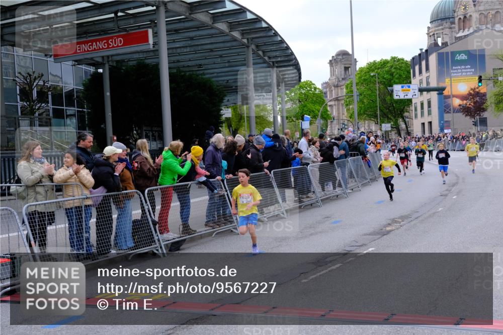 25.04.2026 - Das Zehntel Tim E. http://msf.ph/oto/9567227 25.04.2026 08:48:08 Ziel 1587, 2053, 2796, 2815, 3222, 3574, 3580 meine-sportfotos.de