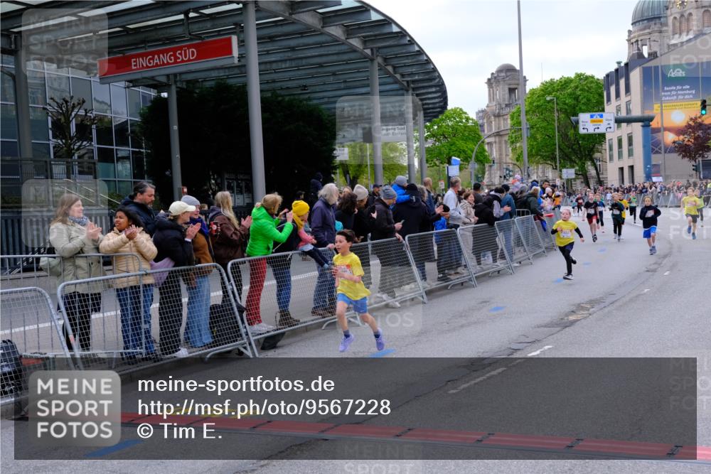 25.04.2026 - Das Zehntel Tim E. http://msf.ph/oto/9567228 25.04.2026 08:48:08 Ziel 1587, 2053, 2796, 2815, 3222, 3574, 3580 meine-sportfotos.de