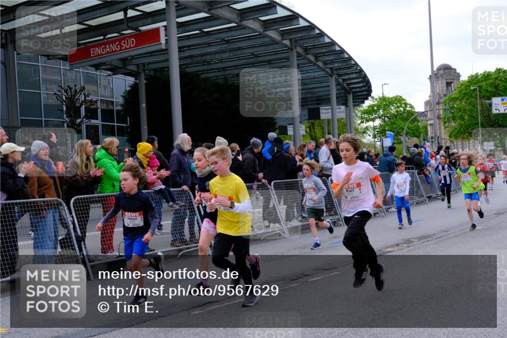 25.04.2026 - Das Zehntel Tim E. http://msf.ph/oto/9567629 25.04.2026 08:50:15 Ziel 1217, 1310, 1554, 1702, 2315, 2329, 2334, 2570, 2726, 2731, 2812, 2817, 3194, 3546, 3554, 3557, 3701, 4052 meine-sportfotos.de