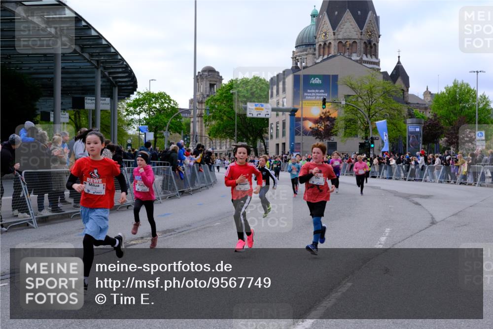 25.04.2026 - Das Zehntel Tim E. http://msf.ph/oto/9567749 25.04.2026 08:51:00 Ziel 1542, 1729, 1739, 2162, 2169, 2598, 2616, 2624, 2800, 2894, 3097, 3461, 3570, 3648, 3978, 4015 meine-sportfotos.de