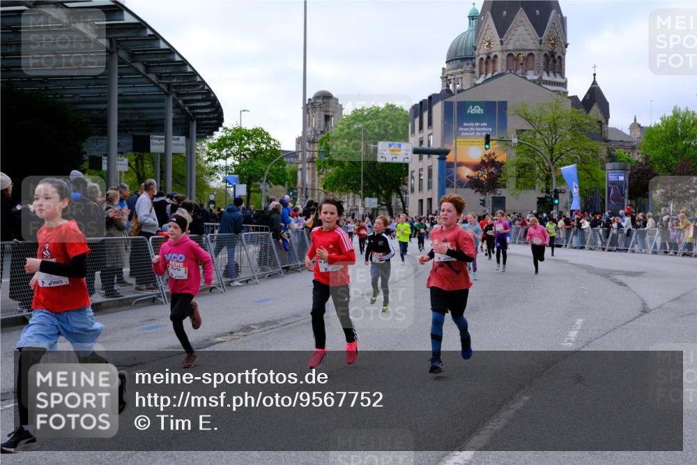 25.04.2026 - Das Zehntel Tim E. http://msf.ph/oto/9567752 25.04.2026 08:51:00 Ziel 1542, 1729, 1739, 2162, 2169, 2598, 2616, 2624, 2800, 2894, 3097, 3461, 3570, 3648, 3978, 4015 meine-sportfotos.de