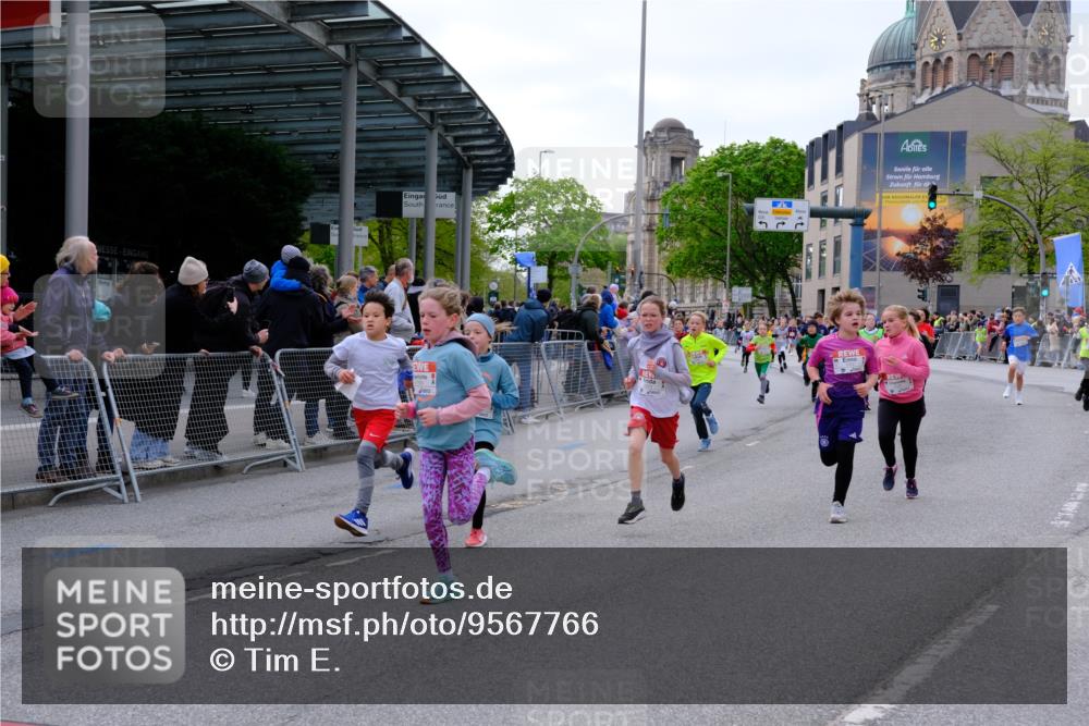 25.04.2026 - Das Zehntel Tim E. http://msf.ph/oto/9567766 25.04.2026 08:51:04 Ziel 1542, 1729, 1739, 2066, 2149, 2162, 2169, 2312, 2313, 2320, 2338, 2598, 2616, 2624, 2800, 2894, 3097, 3229, 3332, 3352, 3382, 3461, 3570, 3648, 3921, 3933, 4015 meine-sportfotos.de