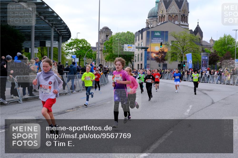 25.04.2026 - Das Zehntel Tim E. http://msf.ph/oto/9567769 25.04.2026 08:51:05 Ziel 1542, 1729, 1739, 2066, 2149, 2162, 2169, 2312, 2313, 2320, 2338, 2598, 2616, 2624, 2671, 2894, 3097, 3229, 3332, 3352, 3382, 3461, 3570, 3648, 3921, 3933, 4015 meine-sportfotos.de
