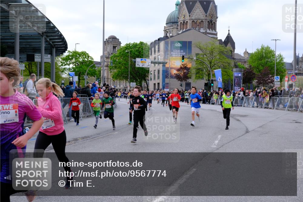 25.04.2026 - Das Zehntel Tim E. http://msf.ph/oto/9567774 25.04.2026 08:51:06 Ziel 1282, 1542, 1729, 1739, 2066, 2149, 2162, 2169, 2312, 2313, 2320, 2338, 2598, 2616, 2624, 2671, 2894, 3097, 3229, 3332, 3352, 3382, 3570, 3648, 3921, 3933, 4015 meine-sportfotos.de