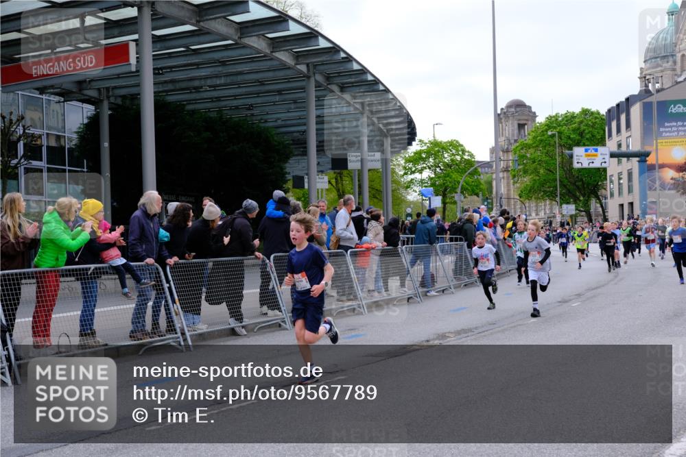 25.04.2026 - Das Zehntel Tim E. http://msf.ph/oto/9567789 25.04.2026 08:51:12 Ziel 1279, 1282, 2066, 2149, 2161, 2162, 2312, 2313, 2320, 2338, 2671, 2761, 2894, 3190, 3229, 3241, 3332, 3352, 3382, 3407, 3421, 3570, 3572, 3807, 3921, 3933, 4040 meine-sportfotos.de