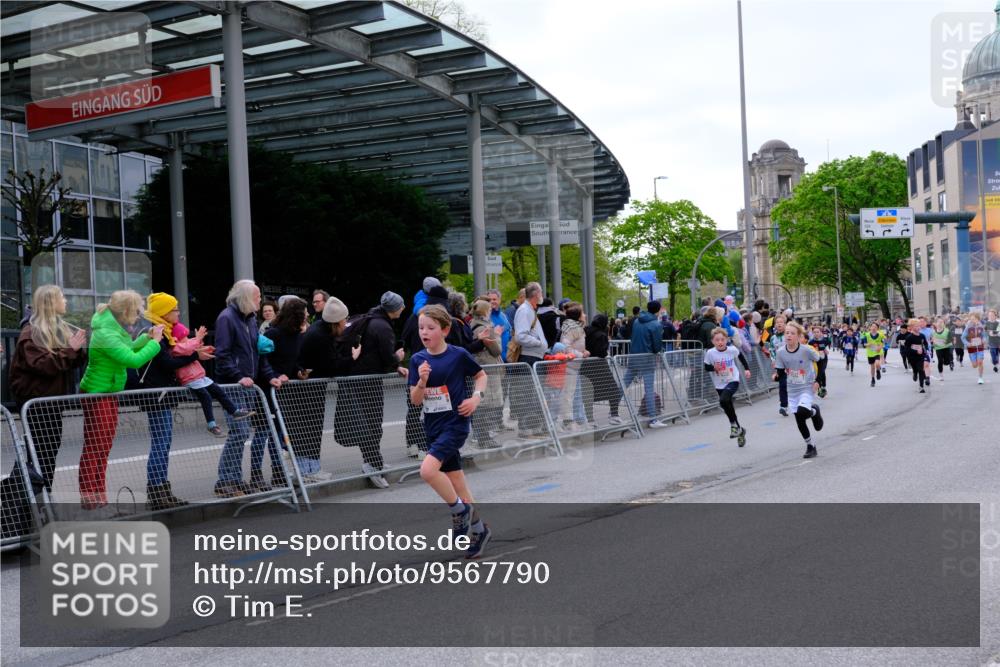 25.04.2026 - Das Zehntel Tim E. http://msf.ph/oto/9567790 25.04.2026 08:51:12 Ziel 1279, 1282, 2066, 2149, 2161, 2162, 2312, 2313, 2320, 2338, 2671, 2761, 2894, 3190, 3229, 3241, 3332, 3352, 3382, 3407, 3421, 3570, 3572, 3807, 3921, 3933, 4040 meine-sportfotos.de