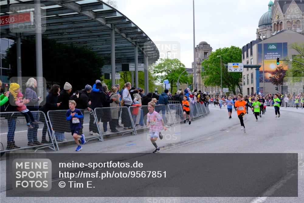 25.04.2026 - Das Zehntel Tim E. http://msf.ph/oto/9567851 25.04.2026 08:51:24 Ziel 1017, 1018, 1111, 1198, 1224, 1239, 1250, 1281, 1286, 1509, 1840, 1974, 2729, 2892, 2966, 3040, 3087, 3116, 3190, 3227, 3335, 3336, 3397, 3428, 3572, 3585, 3587, 3675, 3917, 3932, 3994, 4053 meine-sportfotos.de