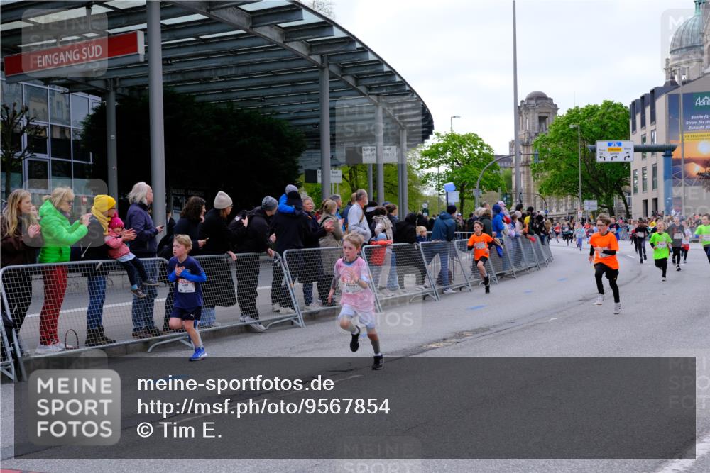 25.04.2026 - Das Zehntel Tim E. http://msf.ph/oto/9567854 25.04.2026 08:51:24 Ziel 1017, 1018, 1111, 1198, 1224, 1239, 1250, 1281, 1286, 1509, 1840, 1974, 2729, 2892, 2966, 3040, 3087, 3116, 3190, 3227, 3335, 3336, 3397, 3428, 3572, 3585, 3587, 3675, 3917, 3932, 3994, 4053 meine-sportfotos.de