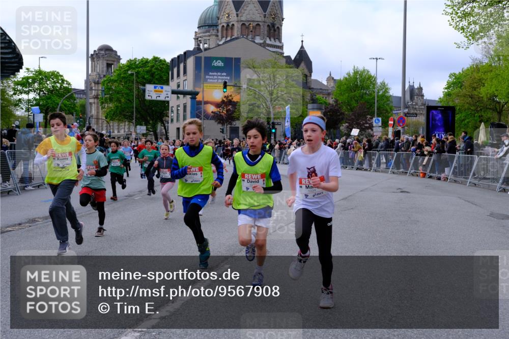 25.04.2026 - Das Zehntel Tim E. http://msf.ph/oto/9567908 25.04.2026 08:51:35 Ziel 1022, 1034, 1140, 1509, 1514, 1634, 1847, 1857, 2044, 2261, 2262, 2299, 2451, 2453, 2599, 2601, 2603, 2909, 2925, 3110, 3220, 3251, 3345, 3585, 4045 meine-sportfotos.de
