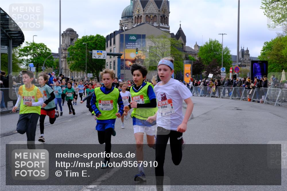 25.04.2026 - Das Zehntel Tim E. http://msf.ph/oto/9567910 25.04.2026 08:51:36 Ziel 1022, 1034, 1140, 1149, 1222, 1308, 1509, 1514, 1634, 1847, 1857, 2044, 2261, 2262, 2299, 2451, 2453, 2599, 2601, 2603, 2643, 2684, 2909, 2925, 3110, 3220, 3251, 3345, 4045 meine-sportfotos.de