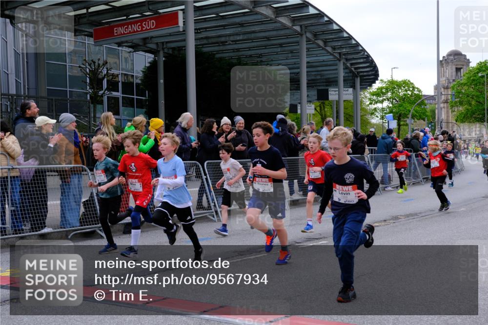25.04.2026 - Das Zehntel Tim E. http://msf.ph/oto/9567934 25.04.2026 08:51:41 Ziel 1022, 1030, 1034, 1140, 1149, 1222, 1308, 1628, 1633, 1634, 2021, 2036, 2241, 2261, 2262, 2299, 2451, 2453, 2599, 2601, 2605, 2618, 2623, 2643, 2648, 2684, 2890, 2925, 3110, 3220, 3251, 4045 meine-sportfotos.de