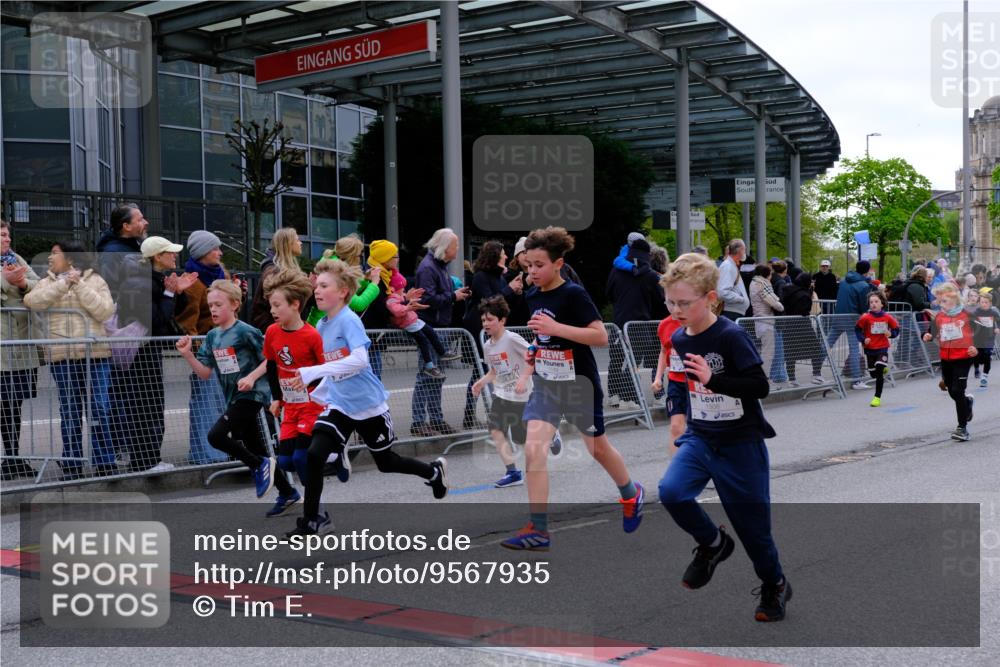 25.04.2026 - Das Zehntel Tim E. http://msf.ph/oto/9567935 25.04.2026 08:51:41 Ziel 1022, 1030, 1034, 1140, 1149, 1222, 1308, 1628, 1633, 1634, 2021, 2036, 2241, 2261, 2262, 2299, 2451, 2453, 2599, 2601, 2605, 2618, 2623, 2643, 2648, 2684, 2890, 2925, 3110, 3220, 3251, 4045 meine-sportfotos.de