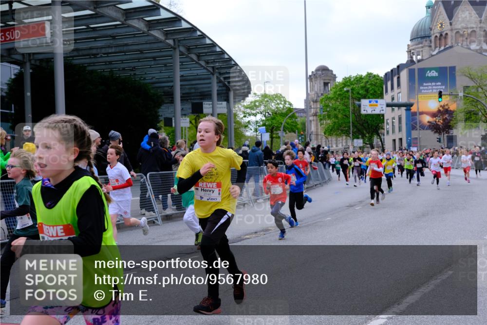 25.04.2026 - Das Zehntel Tim E. http://msf.ph/oto/9567980 25.04.2026 08:51:50 Ziel 1030, 1225, 1273, 1326, 1628, 1631, 1633, 1710, 2021, 2036, 2241, 2300, 2495, 2605, 2618, 2673, 2680, 2746, 2797, 2873, 2886, 2890, 3078, 3134, 3249, 3423, 3613, 3654, 3830, 3969, 4047, 4048 meine-sportfotos.de
