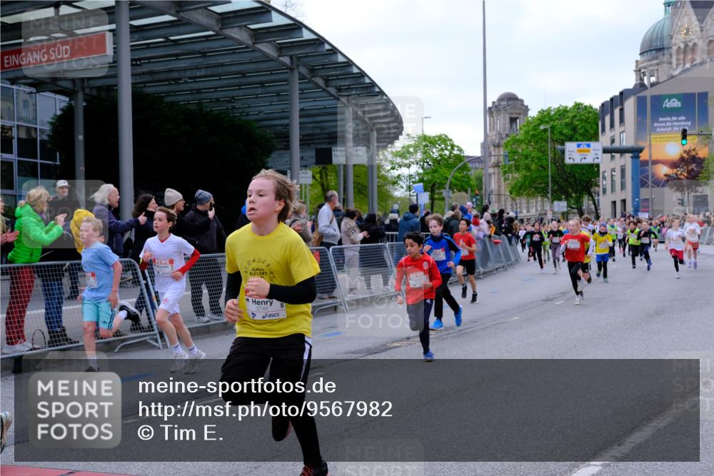 25.04.2026 - Das Zehntel Tim E. http://msf.ph/oto/9567982 25.04.2026 08:51:50 Ziel 1030, 1225, 1273, 1326, 1628, 1631, 1633, 1710, 2021, 2036, 2241, 2300, 2495, 2605, 2618, 2673, 2680, 2746, 2797, 2873, 2886, 2890, 3078, 3134, 3249, 3423, 3613, 3654, 3830, 3969, 4047, 4048 meine-sportfotos.de