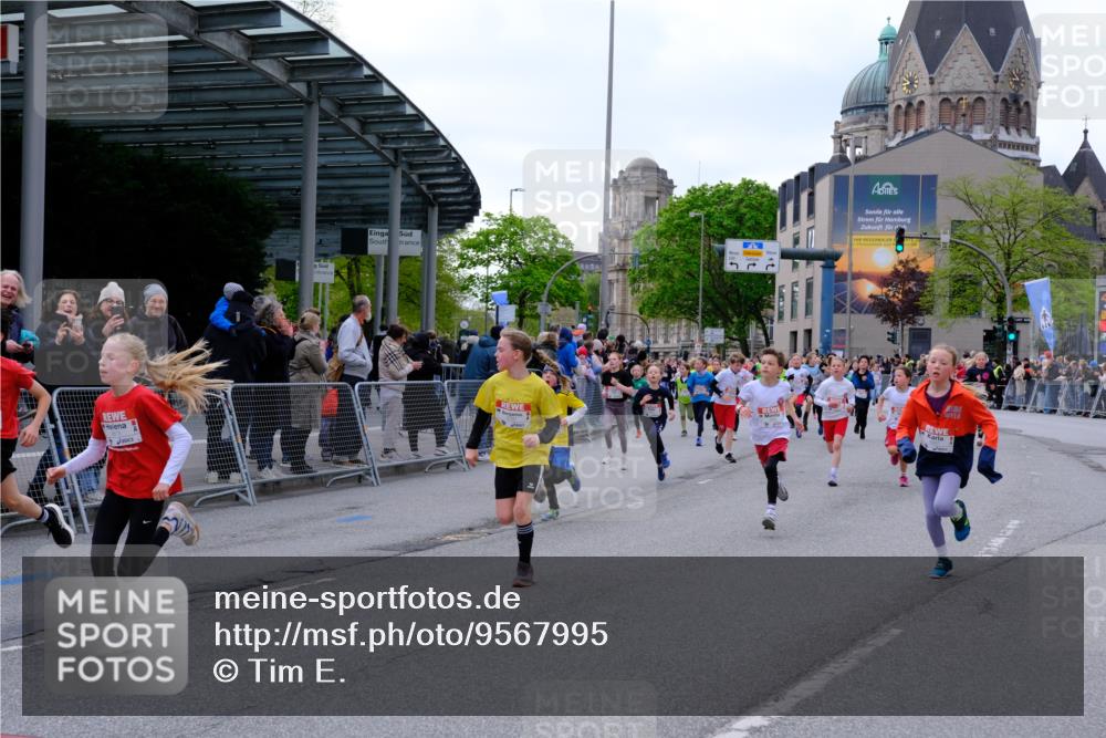 25.04.2026 - Das Zehntel Tim E. http://msf.ph/oto/9567995 25.04.2026 08:51:52 Ziel 1030, 1225, 1273, 1326, 1628, 1631, 1633, 1710, 1730, 2241, 2300, 2495, 2673, 2680, 2746, 2797, 2870, 2873, 2877, 2886, 2890, 3078, 3134, 3167, 3175, 3249, 3423, 3613, 3654, 3830, 3969, 4047, 4048 meine-sportfotos.de