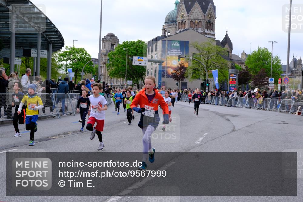 25.04.2026 - Das Zehntel Tim E. http://msf.ph/oto/9567999 25.04.2026 08:51:53 Ziel 1030, 1225, 1273, 1326, 1628, 1631, 1633, 1710, 1730, 1769, 2300, 2495, 2673, 2680, 2746, 2797, 2870, 2873, 2877, 2884, 2886, 2890, 3078, 3112, 3134, 3167, 3175, 3249, 3423, 3613, 3654, 3691, 3695, 3830, 3969, 4047, 4048 meine-sportfotos.de