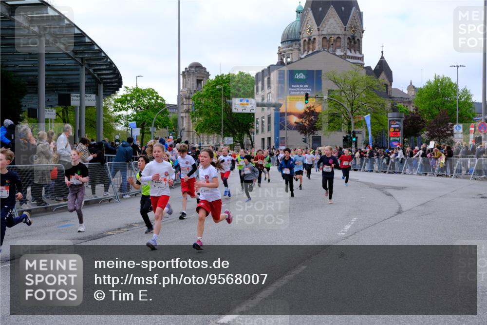 25.04.2026 - Das Zehntel Tim E. http://msf.ph/oto/9568007 25.04.2026 08:51:54 Ziel 1225, 1273, 1326, 1631, 1710, 1730, 1769, 1943, 2300, 2495, 2673, 2680, 2746, 2797, 2870, 2873, 2877, 2884, 2886, 3078, 3112, 3134, 3167, 3175, 3249, 3423, 3613, 3654, 3691, 3695, 3811, 3830, 3969, 4047, 4048 meine-sportfotos.de