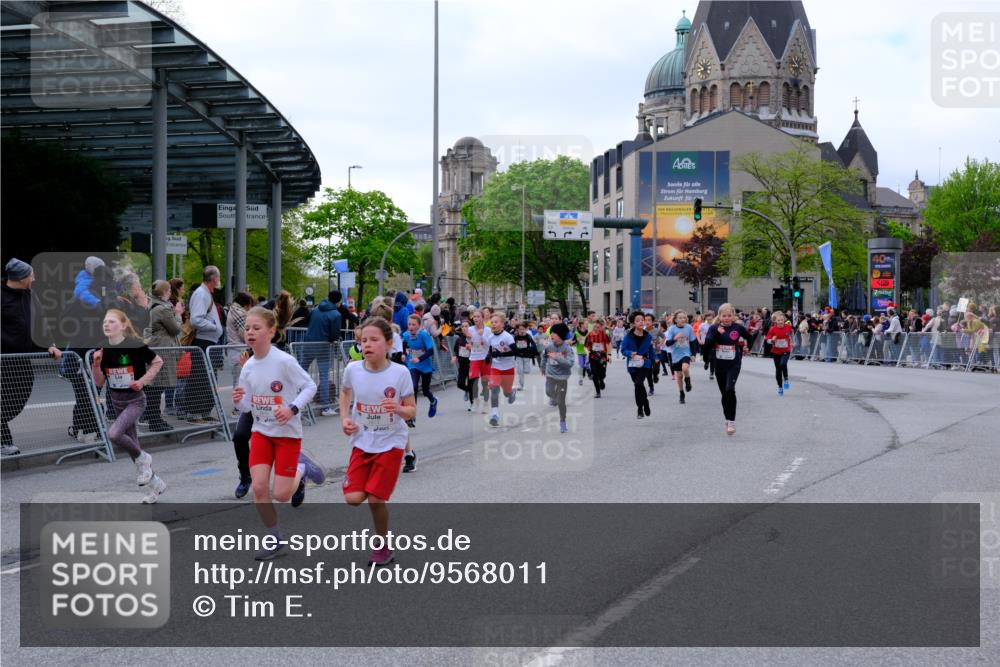 25.04.2026 - Das Zehntel Tim E. http://msf.ph/oto/9568011 25.04.2026 08:51:55 Ziel 1139, 1225, 1273, 1326, 1631, 1730, 1769, 1789, 1798, 1943, 2300, 2495, 2673, 2680, 2746, 2797, 2870, 2873, 2877, 2884, 2886, 2901, 2990, 3078, 3112, 3134, 3167, 3175, 3249, 3423, 3533, 3613, 3654, 3691, 3695, 3811, 3830, 3969, 4037, 4047, 4048 meine-sportfotos.de