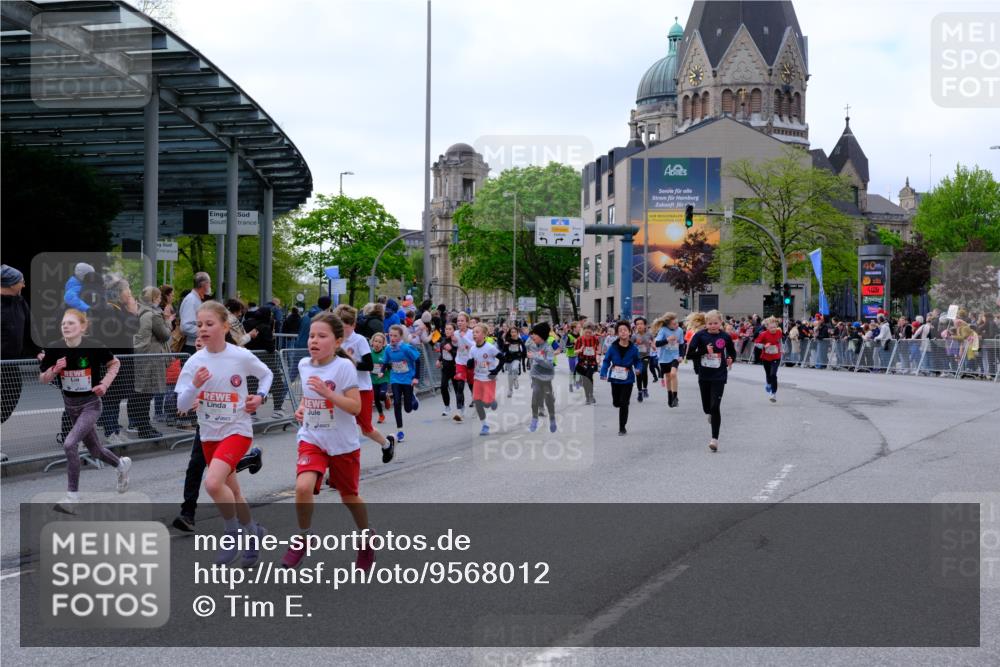 25.04.2026 - Das Zehntel Tim E. http://msf.ph/oto/9568012 25.04.2026 08:51:55 Ziel 1139, 1225, 1273, 1326, 1631, 1730, 1769, 1789, 1798, 1943, 2300, 2495, 2673, 2680, 2746, 2797, 2870, 2873, 2877, 2884, 2886, 2901, 2990, 3078, 3112, 3134, 3167, 3175, 3249, 3423, 3533, 3613, 3654, 3691, 3695, 3811, 3830, 3969, 4037, 4047, 4048 meine-sportfotos.de