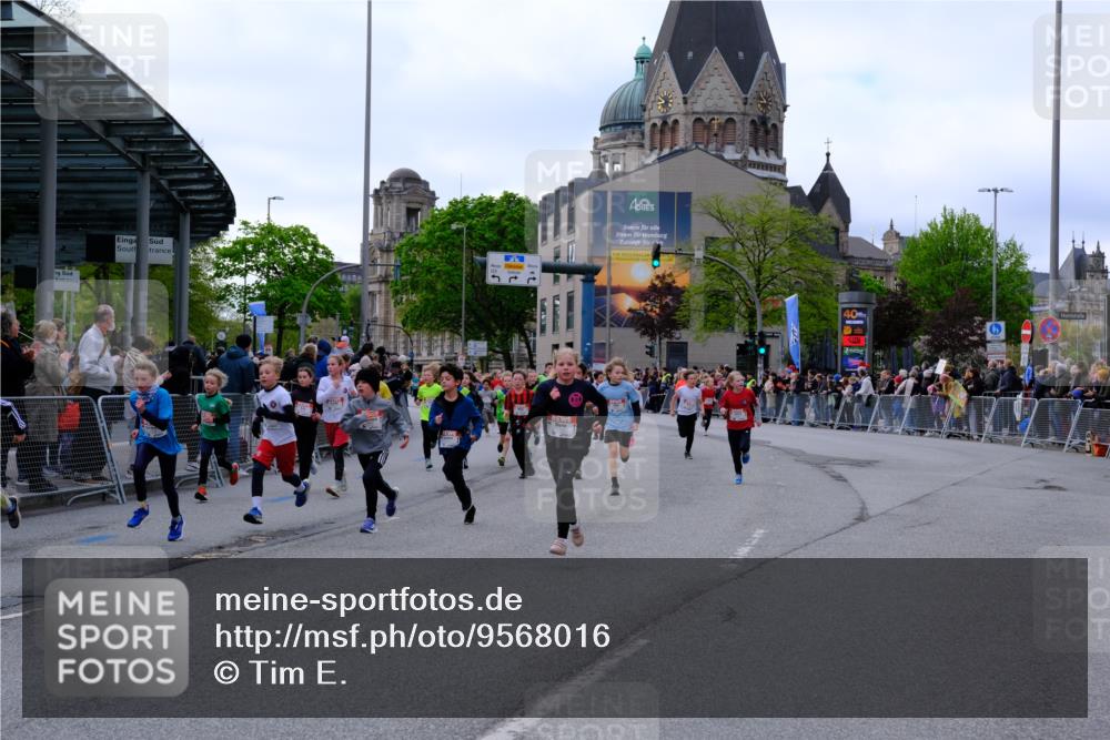 25.04.2026 - Das Zehntel Tim E. http://msf.ph/oto/9568016 25.04.2026 08:51:56 Ziel 1139, 1225, 1273, 1326, 1367, 1589, 1631, 1730, 1769, 1789, 1798, 1943, 2300, 2495, 2673, 2680, 2746, 2797, 2870, 2873, 2877, 2884, 2886, 2901, 2990, 3112, 3164, 3167, 3175, 3214, 3249, 3423, 3512, 3533, 3613, 3654, 3691, 3695, 3811, 3830, 3969, 4037, 4047, 4048 meine-sportfotos.de