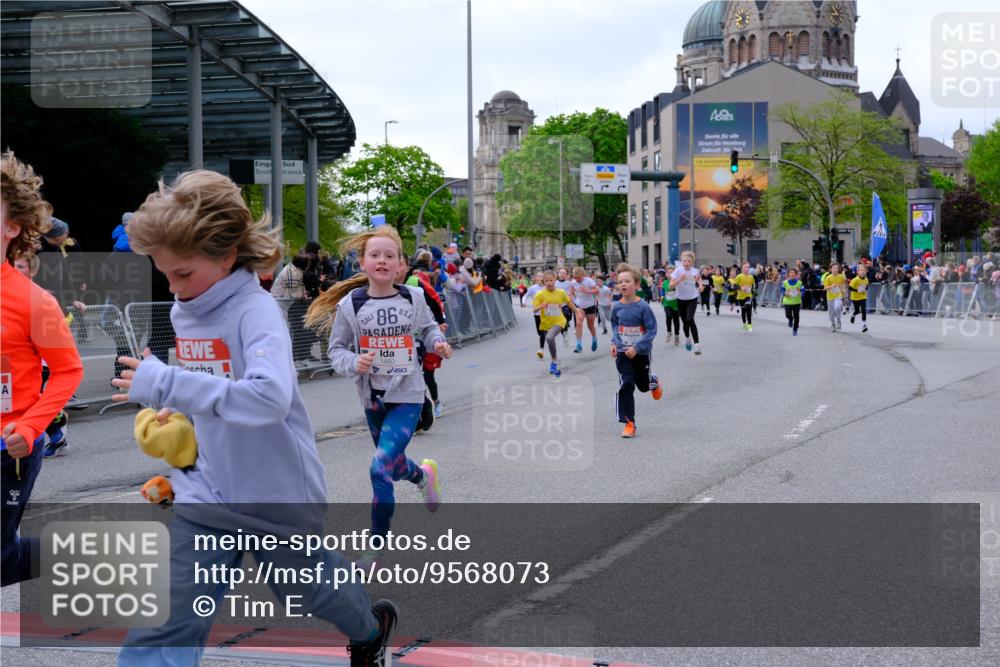 25.04.2026 - Das Zehntel Tim E. http://msf.ph/oto/9568073 25.04.2026 08:52:08 Ziel 1147, 1367, 1368, 1460, 1466, 1473, 1589, 1610, 1681, 1761, 1848, 1981, 2013, 2307, 2325, 2659, 2660, 2785, 2871, 3164, 3214, 3348, 3356, 3380, 3481, 3512, 3547, 3561, 3575, 3576, 3789, 3808 meine-sportfotos.de
