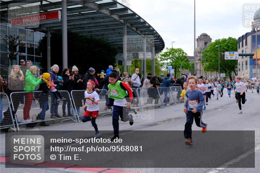 25.04.2026 - Das Zehntel Tim E. http://msf.ph/oto/9568081 25.04.2026 08:52:09 Ziel 1147, 1368, 1460, 1466, 1473, 1610, 1681, 1761, 1848, 1981, 2013, 2307, 2325, 2659, 2660, 2767, 2785, 2871, 3163, 3348, 3356, 3380, 3481, 3525, 3527, 3534, 3547, 3561, 3575, 3576, 3789, 3808 meine-sportfotos.de