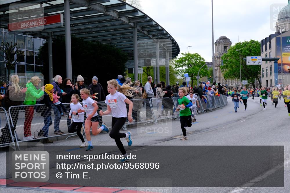 25.04.2026 - Das Zehntel Tim E. http://msf.ph/oto/9568096 25.04.2026 08:52:11 Ziel 1147, 1368, 1460, 1466, 1473, 1610, 1681, 1761, 1848, 1981, 2013, 2307, 2325, 2659, 2660, 2728, 2756, 2767, 2785, 2789, 2871, 2975, 2980, 2984, 3163, 3181, 3186, 3348, 3356, 3380, 3481, 3525, 3527, 3534, 3547, 3561, 3575, 3576, 3789, 3808 meine-sportfotos.de
