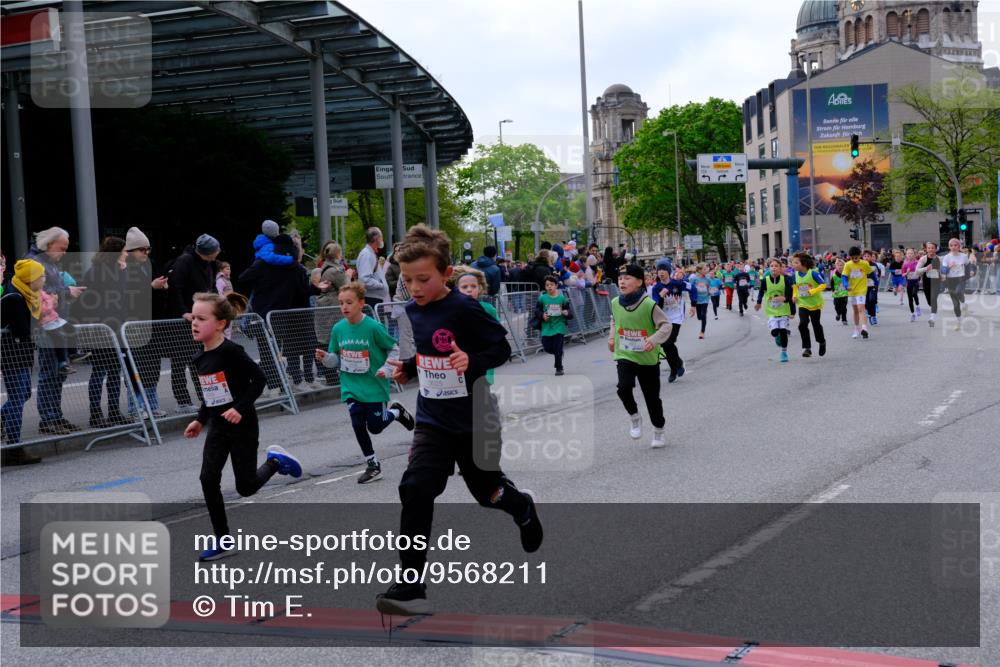 25.04.2026 - Das Zehntel Tim E. http://msf.ph/oto/9568211 25.04.2026 08:52:40 Ziel 1021, 1108, 1122, 1135, 1145, 1148, 1267, 1319, 1632, 1836, 1846, 2029, 2050, 2065, 2155, 2327, 2343, 2395, 2409, 2450, 2470, 2644, 2876, 2880, 2987, 3025, 3037, 3180, 3198, 3210, 3219, 3301, 3405, 3419, 3424, 3519, 3605, 3708, 3711, 4032, 4049 meine-sportfotos.de