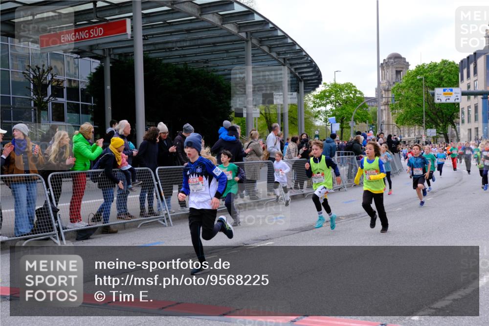 25.04.2026 - Das Zehntel Tim E. http://msf.ph/oto/9568225 25.04.2026 08:52:42 Ziel 1021, 1122, 1135, 1145, 1148, 1387, 1632, 1836, 1846, 2155, 2163, 2327, 2343, 2395, 2409, 2418, 2450, 2470, 2644, 2794, 2876, 2987, 3025, 3037, 3219, 3301, 3405, 3419, 3424, 3468, 3519, 3624, 3625, 3711, 4032, 4049 meine-sportfotos.de
