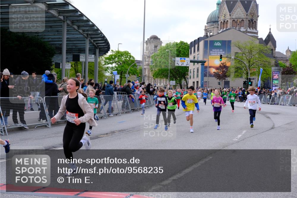 25.04.2026 - Das Zehntel Tim E. http://msf.ph/oto/9568235 25.04.2026 08:52:44 Ziel 1021, 1122, 1135, 1145, 1148, 1387, 1632, 1698, 1712, 1846, 2163, 2327, 2343, 2395, 2409, 2418, 2450, 2470, 2679, 2794, 2876, 2987, 3025, 3037, 3203, 3301, 3419, 3424, 3468, 3519, 3624, 3625, 3762, 4032, 4049 meine-sportfotos.de